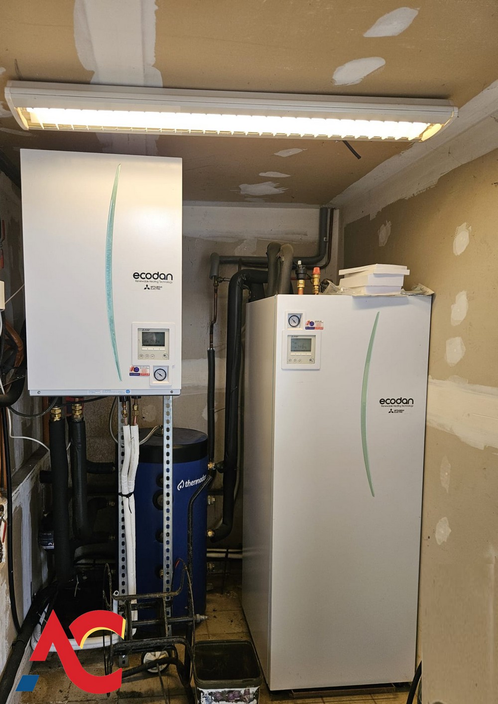 Pose d’une pompe à chaleur air/eau pour le chauffage seul à Meaux. Pose d’une pompe à chaleur air/eau pour le chauffage seul à Meaux.